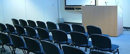 Łazarski partnerem konferencji: Polityka lekowa - oczekiwania i zagrożenia