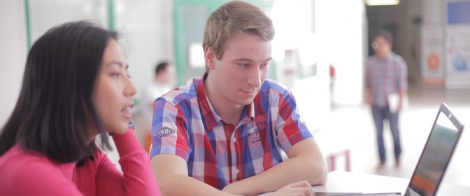 Poznaj nowych ludzi i szlifuj swój angielski! Dołącz do programu mentoringowego.
