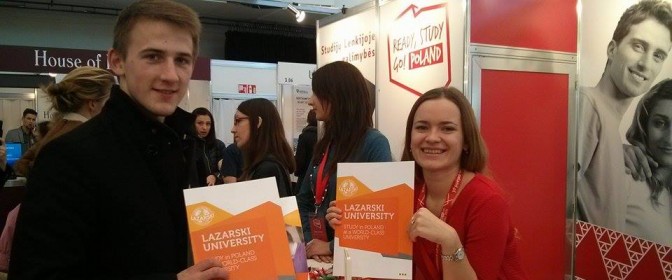 Łazarski na targach edukacyjnych na Litwie