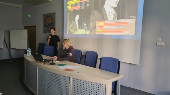 studenci prezentujący swój reportaż wideo