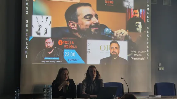 studenci prezentujący swój reportaż wideo