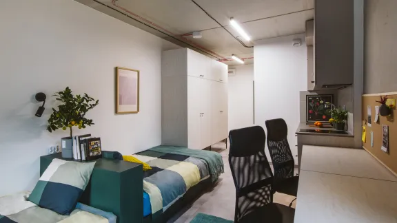 SHED Warsaw Living Campus biurko robocze i łózko workspace and bed
