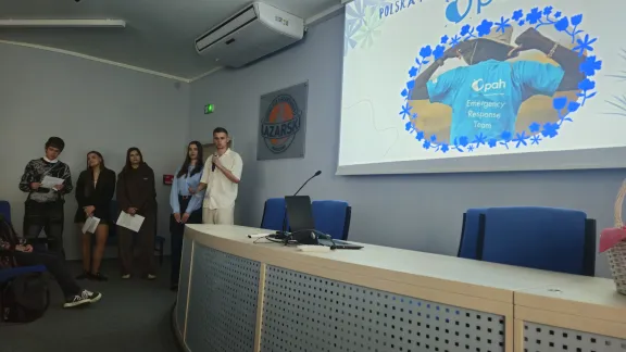 uczestnicy spotkania prowadzący prezentacje