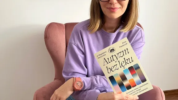 kobietazksiazkąwręceztytułem autyzm bez lęku