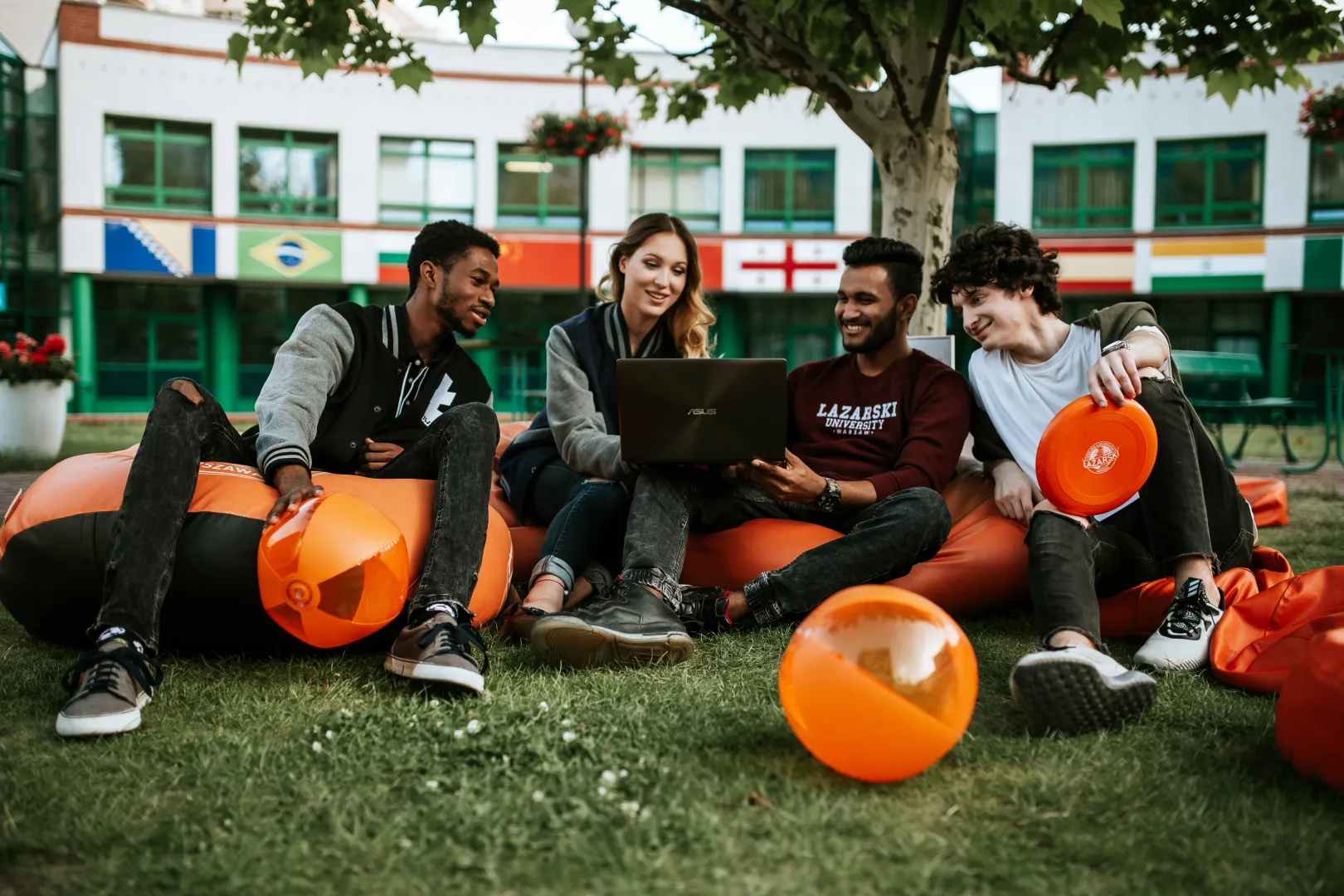 international community lazarski university campus