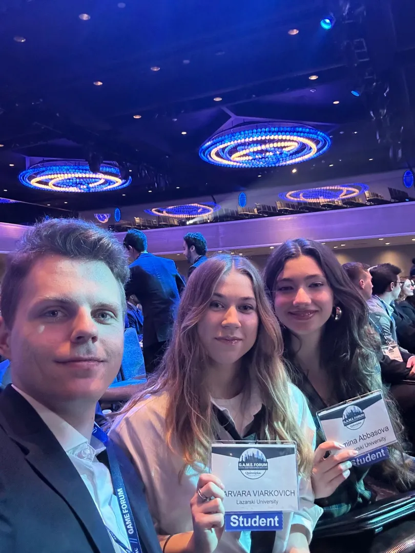 3 osoby, uczestnicy konferencji 