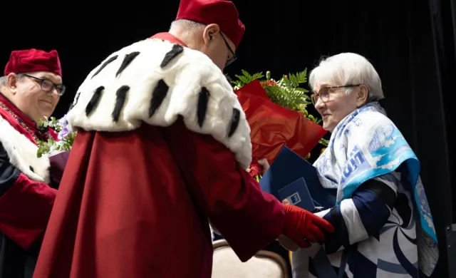 prof. Wilmowska - odznaczenie medalem Uniwersytetu Rzeszowskiego