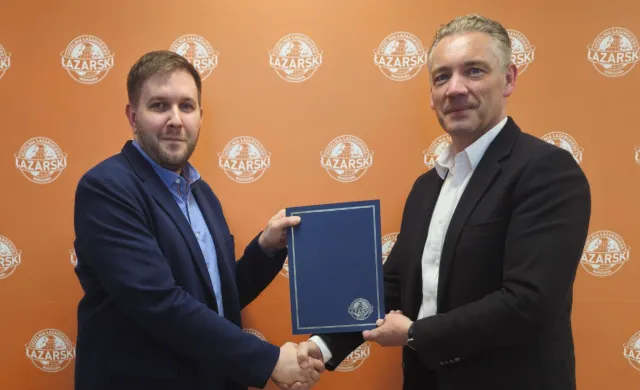 Uczelnia Łazarskiego i Fundacja INFO OPS Polska - nowe partnerstwo na rzecz bezpieczniejszej przyszłości cyfrowej