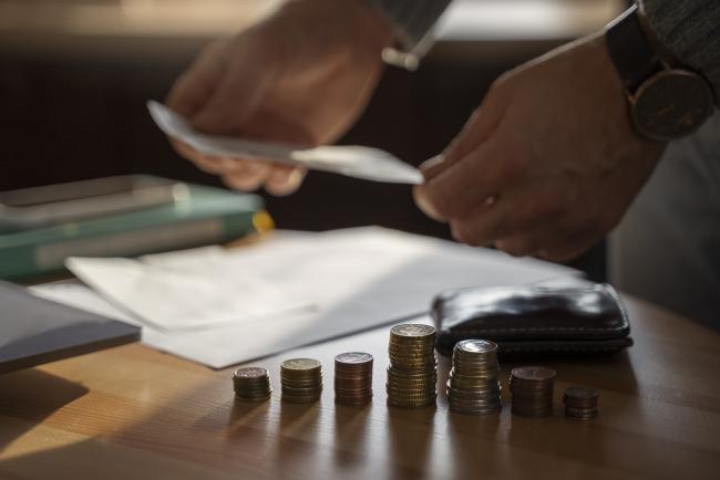 close-up-coins-saved-energy-crisis-expenses