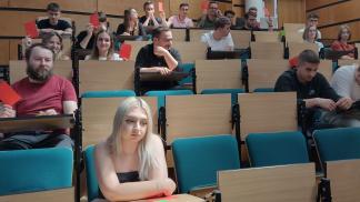 studenci głosują