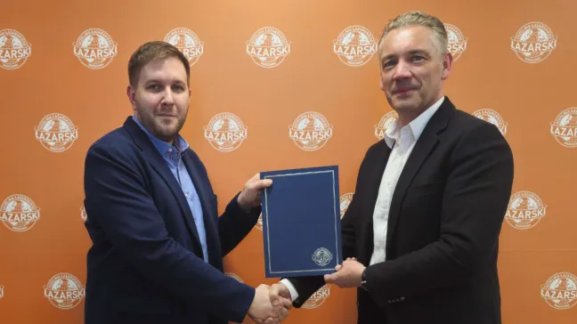 Uczelnia Łazarskiego i Fundacja INFO OPS Polska - nowe partnerstwo na rzecz bezpieczniejszej przyszłości cyfrowej