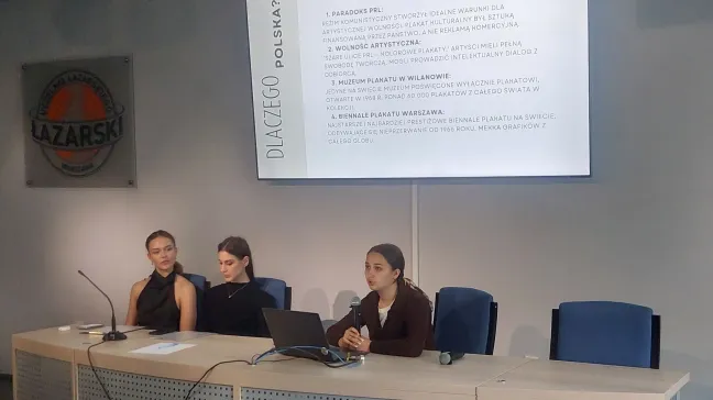 studentki na prezentacji