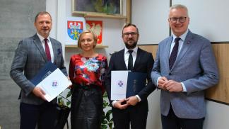 pidpisanie umowy lazarski