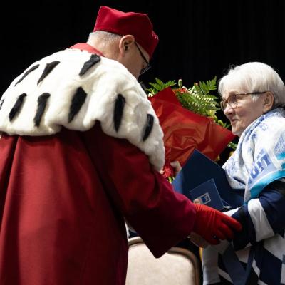 Profesor Anna Wilmowska-Pietruszyńska uhonorowana medalem Uniwersytetu Rzeszowskiego 