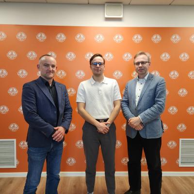 Współpraca  pomiędzy międzynarodowym projektem Internet Computer a Wydziałem Ekonomii i Zarządzania