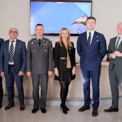 Współpraca ENAC -Ecole Nationale de l'Aviation Civile a Lazarski Aviation Academy- kształcenie kadr zarządzajacych w lotnictwie cywilnym na Uczelni Łazarskiego