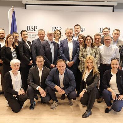 Absolwenci i słuchacze MBA w Lotnictwie na spotkaniu w siedzibie Komisji Europejskiej