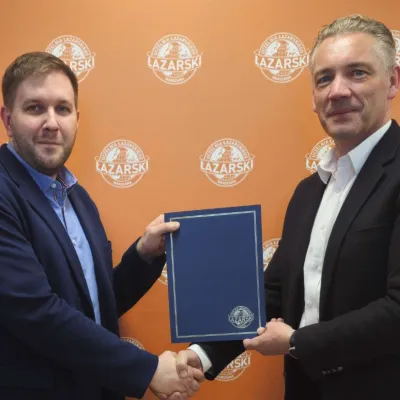Uczelnia Łazarskiego i Fundacja INFO OPS Polska - nowe partnerstwo na rzecz bezpieczniejszej przyszłości cyfrowej