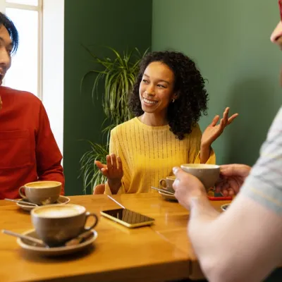 Czy przyjaźń chroni przed wypaleniem? - głos eksperta Uczelni Łazarskiego