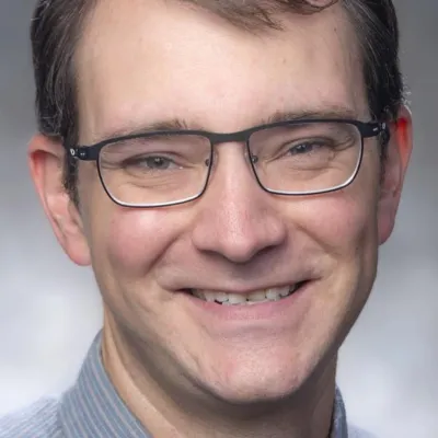 Stypendysta Programu Fulbrighta prof. Michael Davis w gronie kadry naukowej Uczelni Łazarskiego