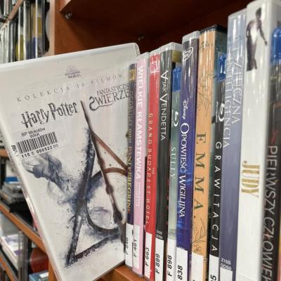 Czas na magię! Kolekcja 10 filmów dostępna w Bibliotece Uczelni Łazarskiego!