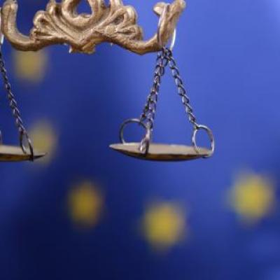 TSUE: Część zamówienia, której wykonanie wolno oferentowi polecić osobom trzecim może przekraczać 30% całkowitej wartości zamówienia