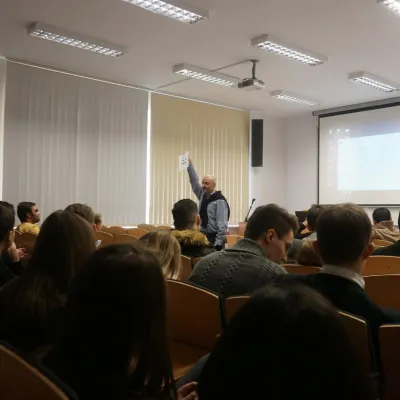 Raport po debacie w języku angielskim "Czy powinno się współpracować z krajami, które łamią prawa człowieka?"