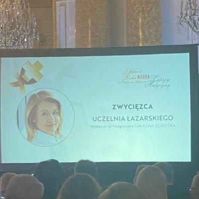 Uczelnia Łazarskiego i dr Małgorzata Gałązka-Sobotka laureatami konkursu Sukces Roku 2022 w Ochronie Zdrowia