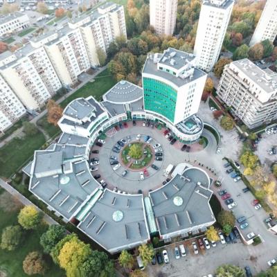 Częściowe znoszenie ograniczeń na Uczelni Łazarskiego