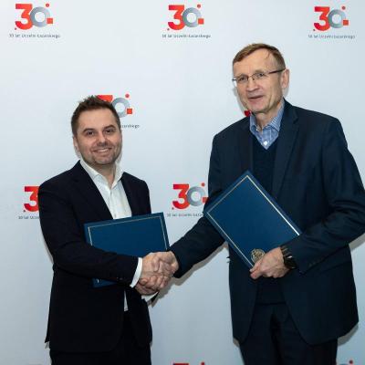 Uczelnia Łazarskiego i KUKE - umowa o współpracy