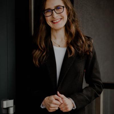 Zawiadomienie o publicznej obronie rozprawy doktorskiej na Uczelni Łazarskiego - mgr Dobrosława Tomzik