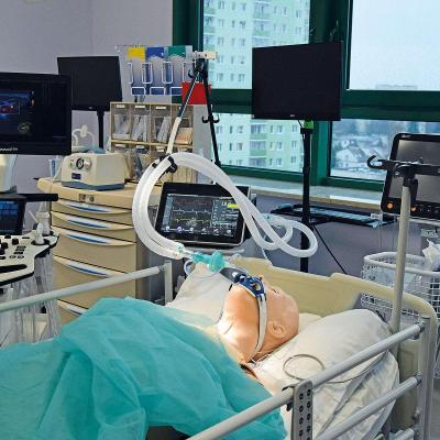 COVID-19: Uczelnia Łazarskiego wspiera szpitale