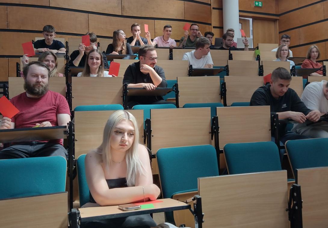 studenci głosują
