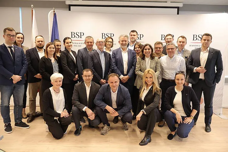 Absolwenci i słuchacze MBA w Lotnictwie na spotkaniu w siedzibie Komisji Europejskiej