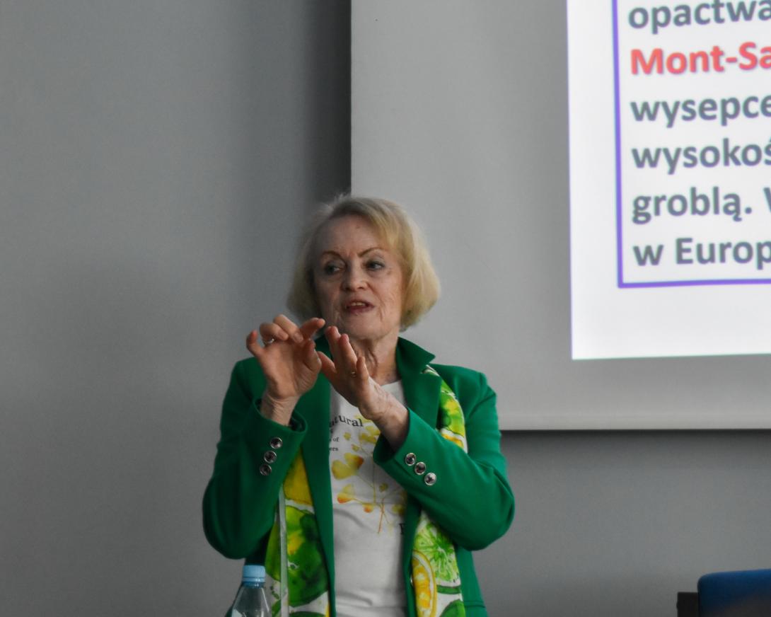 lektorka prowadząca spotkanie