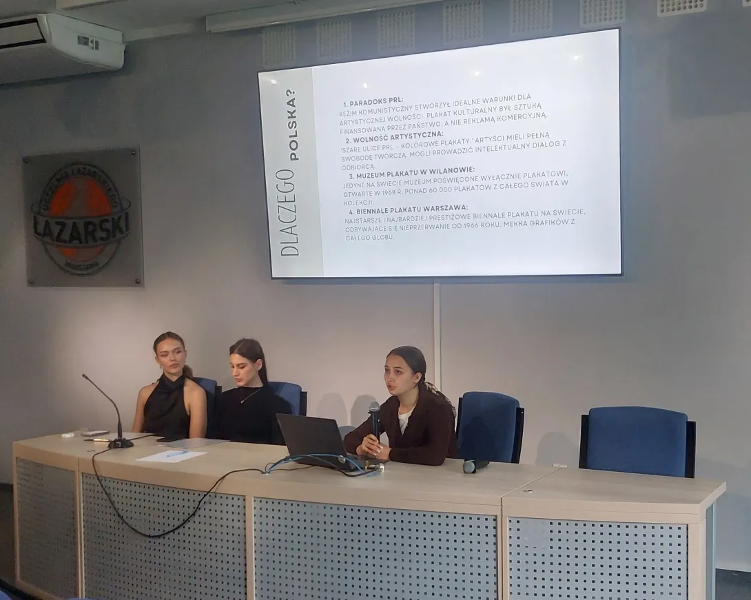 studentki na prezentacji
